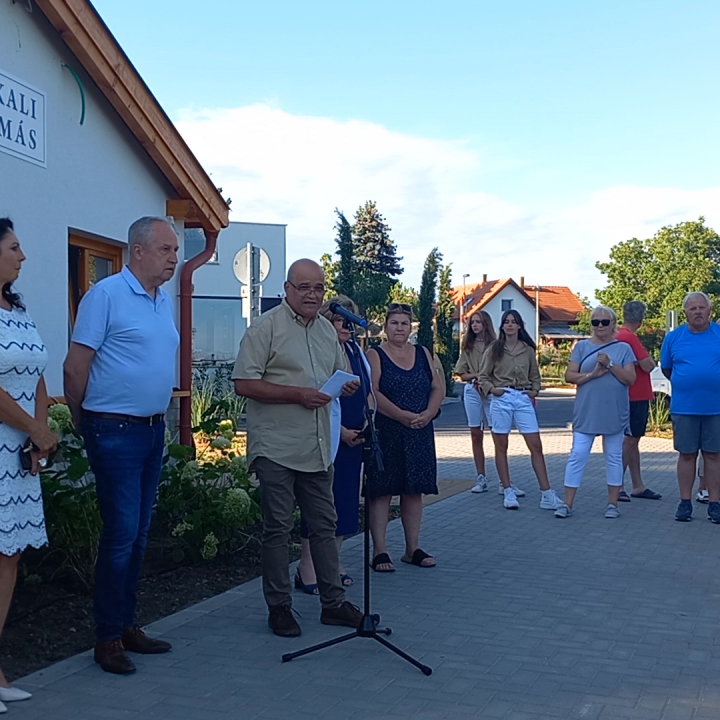 KIKÖTŐ PROJEKTZÁRÓ