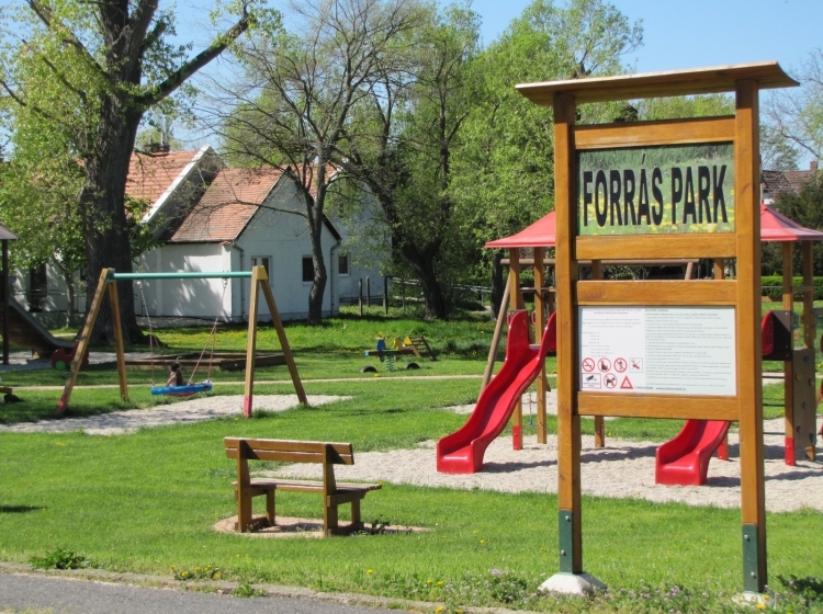 Forrás-park