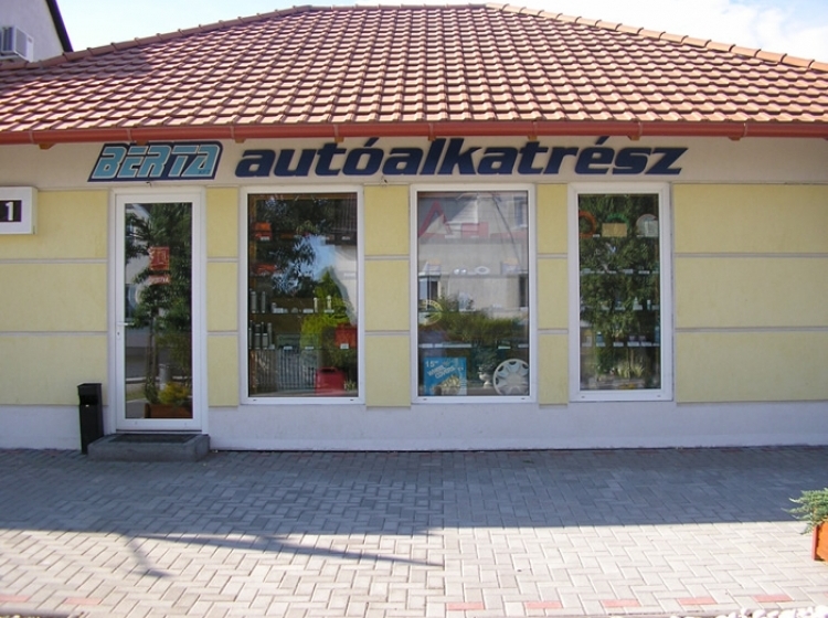 Autósbolt