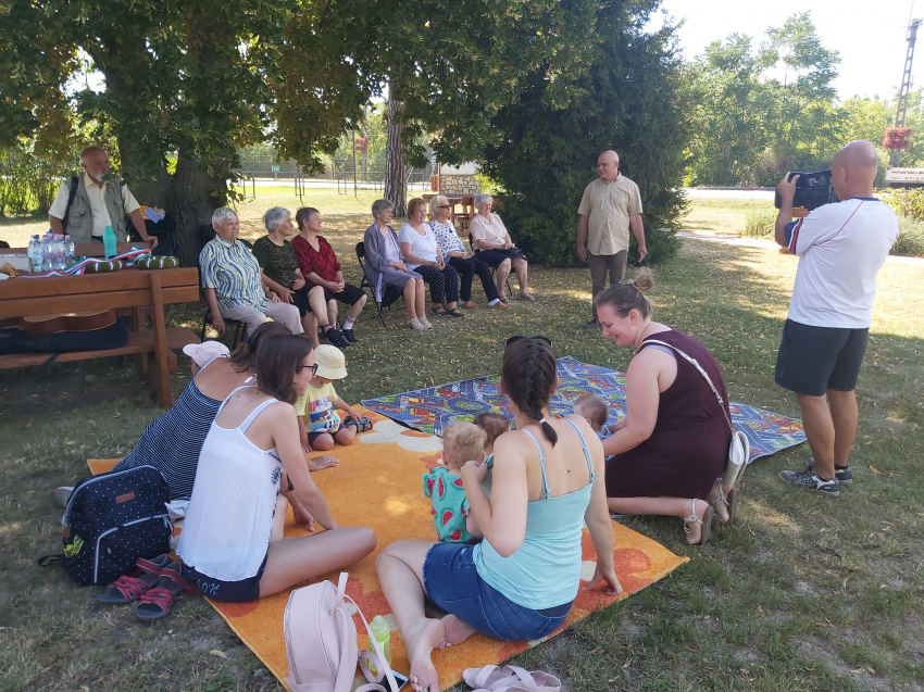 Ősök Parkja- megemlékezés, Ringató a jövővel