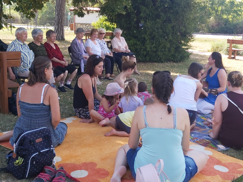 Ősök Parkja- megemlékezés, Ringató a jövővel