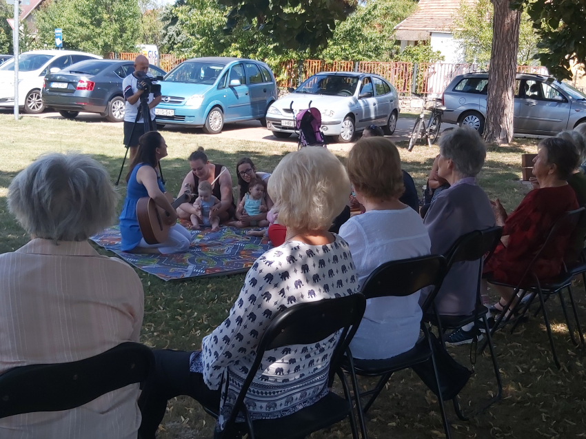 Ősök Parkja- megemlékezés, Ringató a jövővel