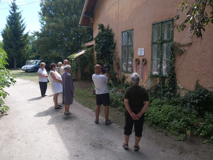 Ősök Parkja- megemlékezés, Ringató a jövővel