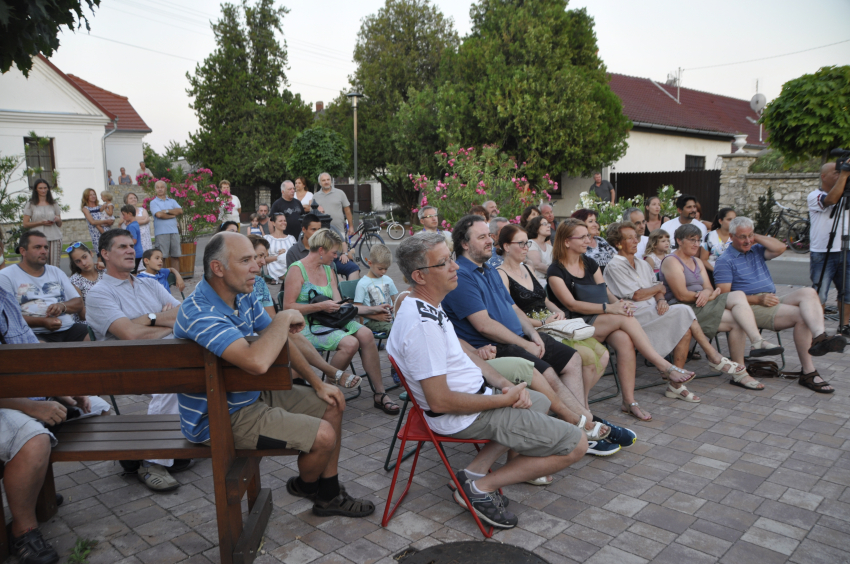 Hangulatos gitárkoncert a Főtéren