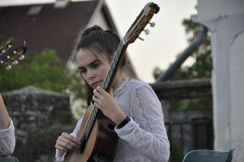 Hangulatos gitárkoncert a Főtéren