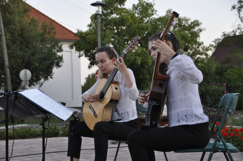 Hangulatos gitárkoncert a Főtéren