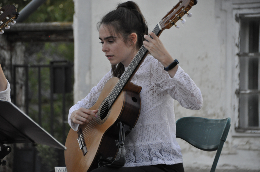 Hangulatos gitárkoncert a Főtéren