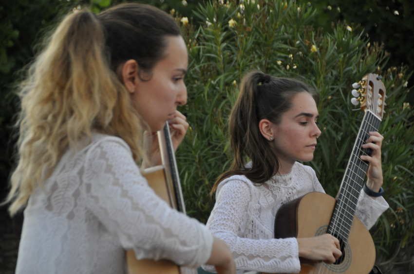 Hangulatos gitárkoncert a Főtéren