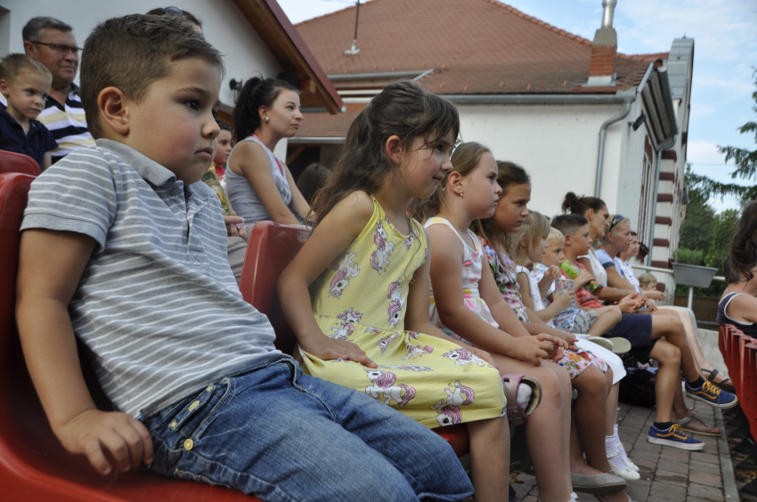 A Soltis Lajos Színház A mindent látó királylány c. meseelőadása