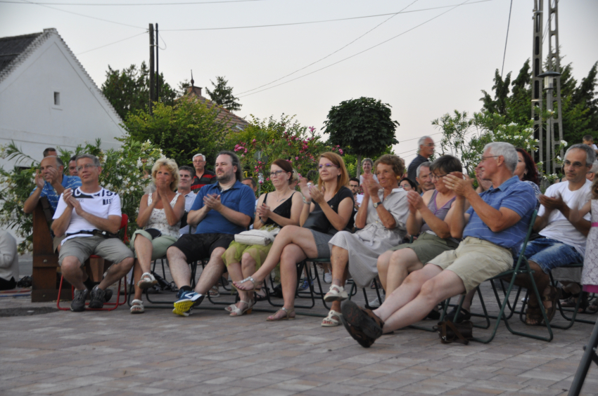 Hangulatos gitárkoncert a Főtéren