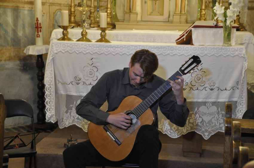 Templomi gitárkoncert és a filmvetítés képekben