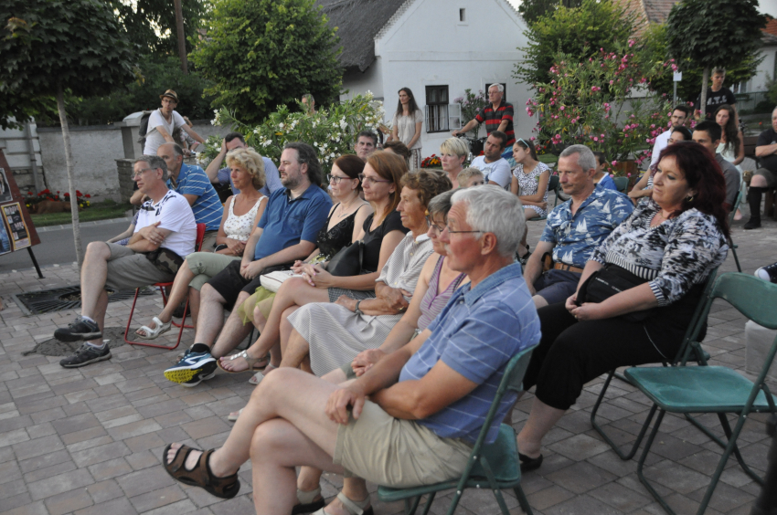 Hangulatos gitárkoncert a Főtéren