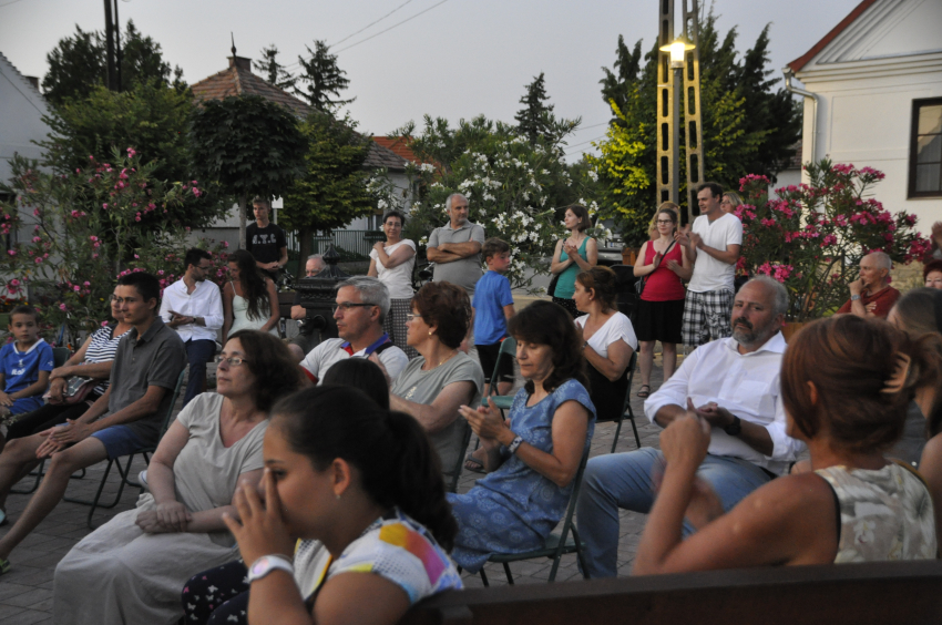 Hangulatos gitárkoncert a Főtéren