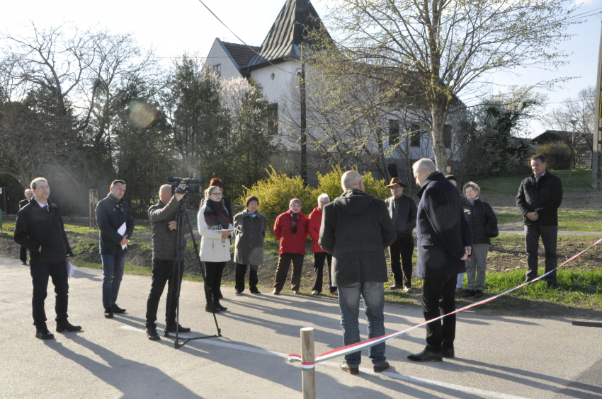 Képeken a Balaton utca és a Magtárház átadója, valamint második értéktár megbeszélésünk