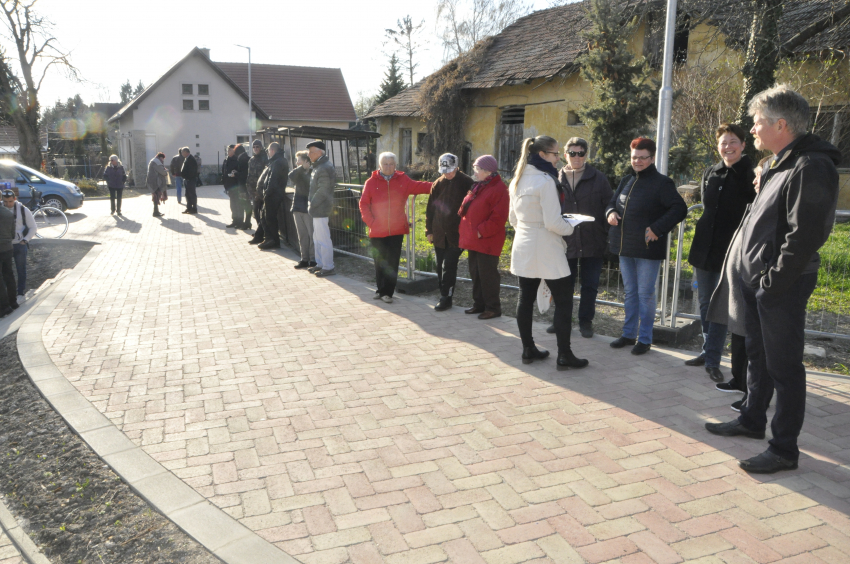 Képeken a Balaton utca és a Magtárház átadója, valamint második értéktár megbeszélésünk