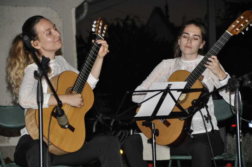 Hangulatos gitárkoncert a Főtéren