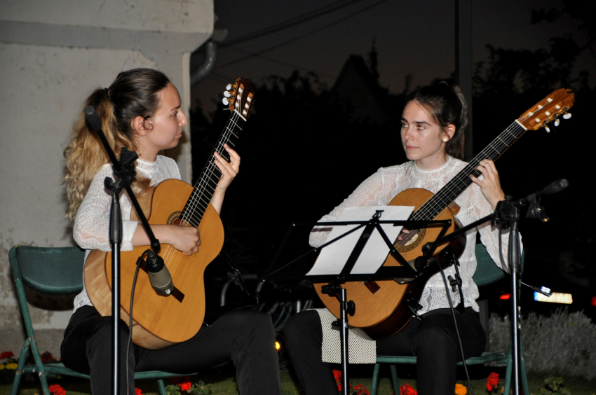 Hangulatos gitárkoncert a Főtéren