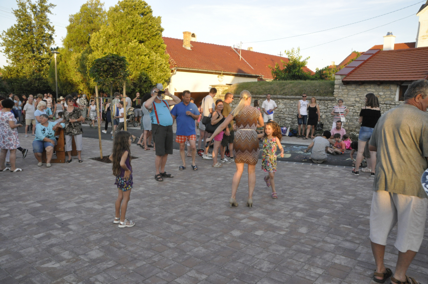 Főtér-és csatorna átadó ünnepség, kiállításmegnyitó, tűzkerék 