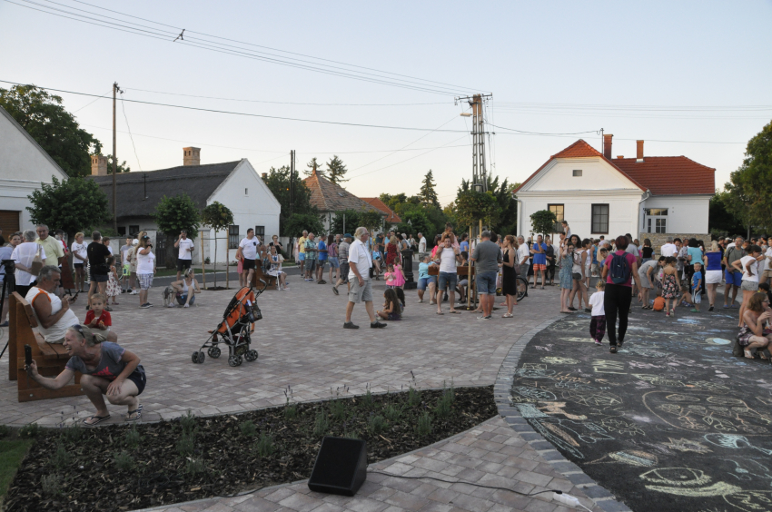 Főtér-és csatorna átadó ünnepség, kiállításmegnyitó, tűzkerék 