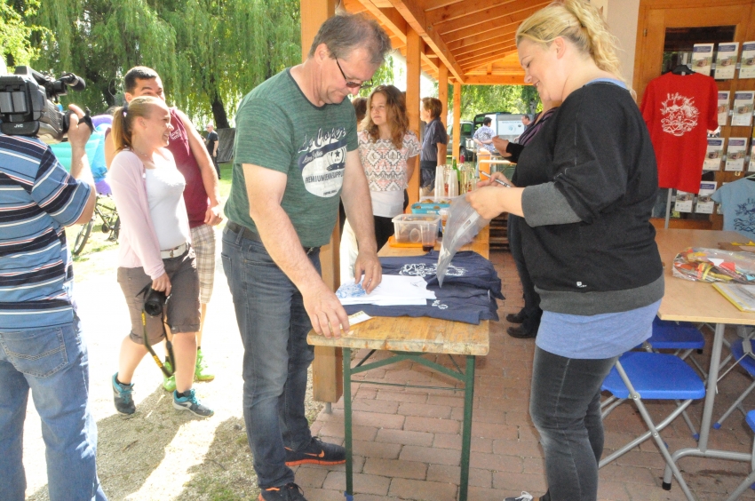 Pünkösd előtti szomszédolás