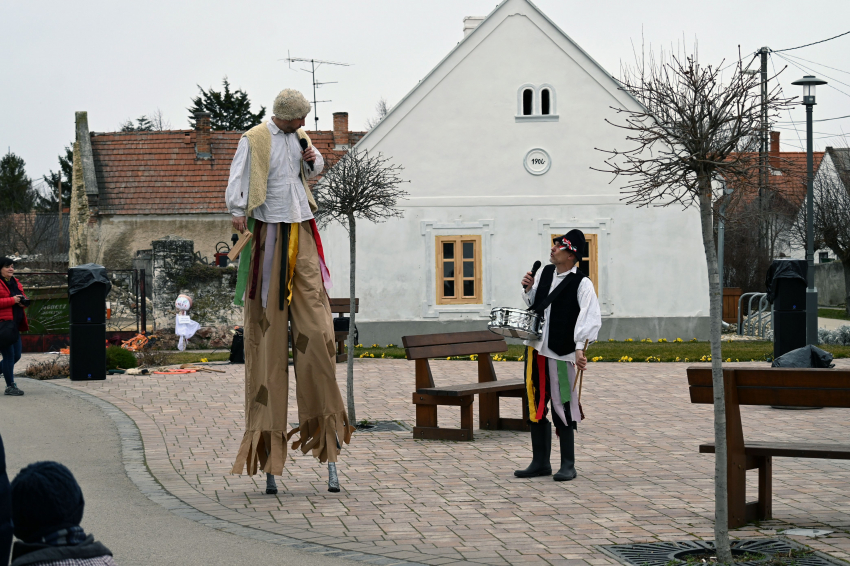 Fergetegesen fantasztikus februári farsang a főtéren