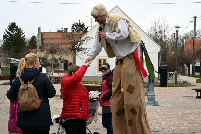 Fergetegesen fantasztikus februári farsang a főtéren