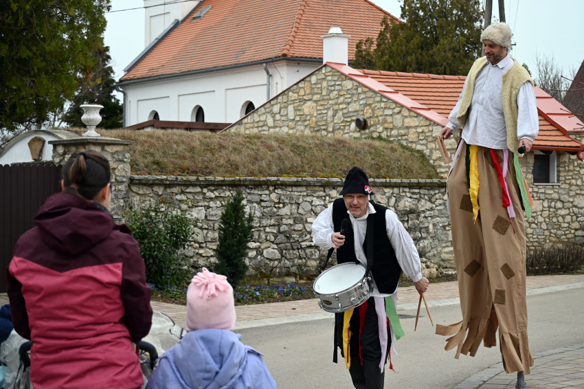 Fergetegesen fantasztikus februári farsang a főtéren