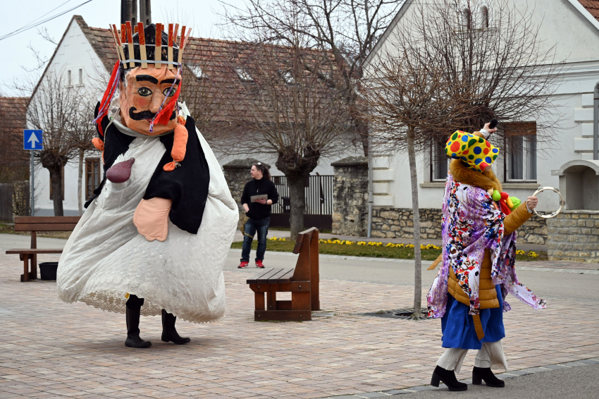 Fergetegesen fantasztikus februári farsang a főtéren