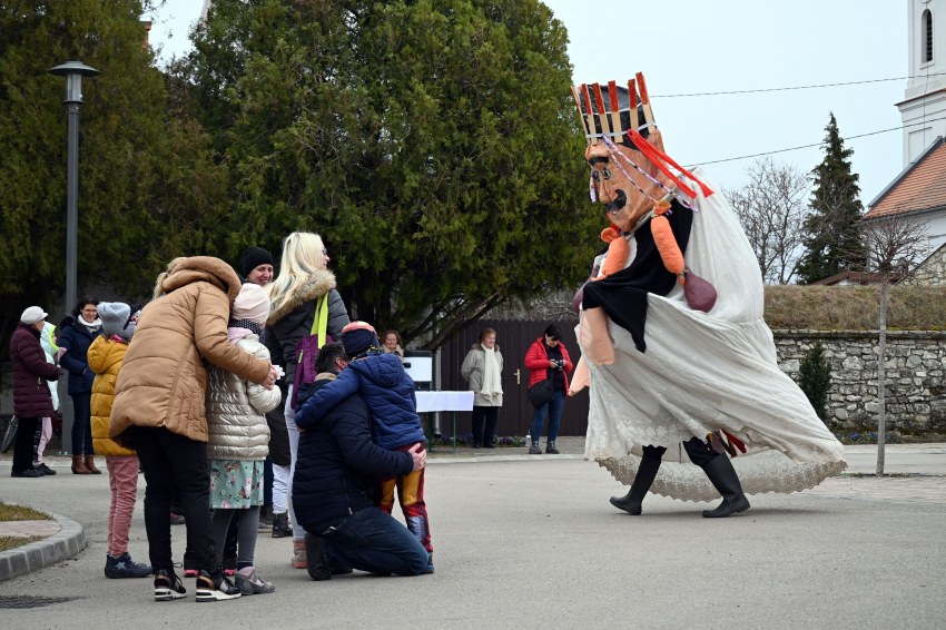 Fergetegesen fantasztikus februári farsang a főtéren