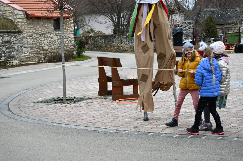 Fergetegesen fantasztikus februári farsang a főtéren