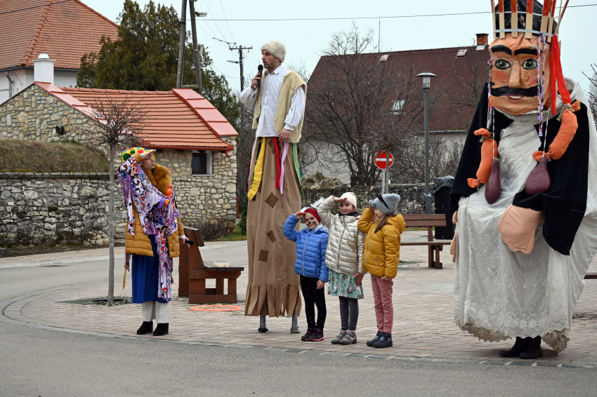 Fergetegesen fantasztikus februári farsang a főtéren