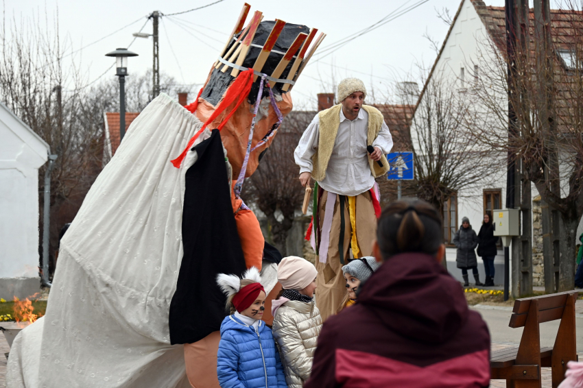 Fergetegesen fantasztikus februári farsang a főtéren