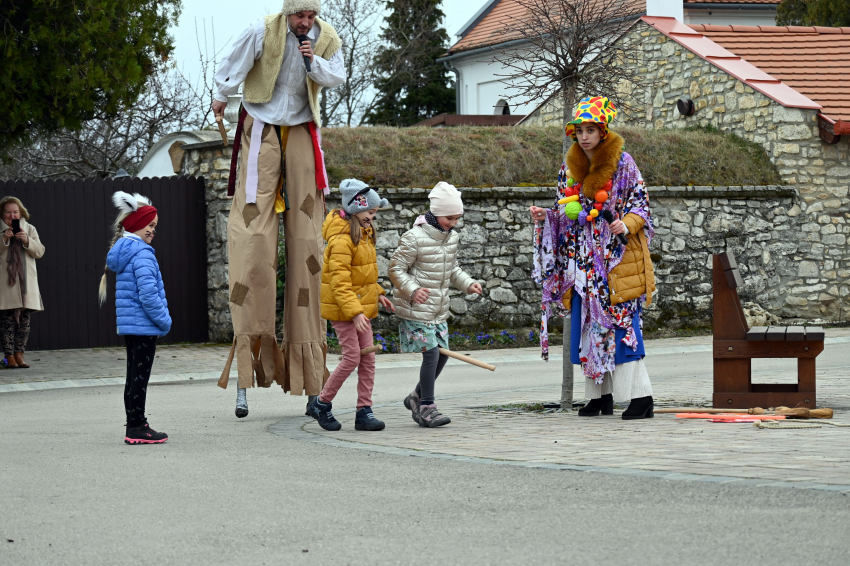 Fergetegesen fantasztikus februári farsang a főtéren