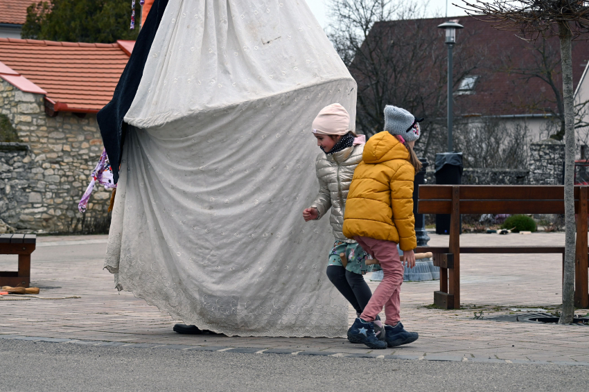 Fergetegesen fantasztikus februári farsang a főtéren