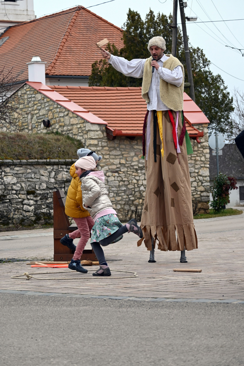 Fergetegesen fantasztikus februári farsang a főtéren