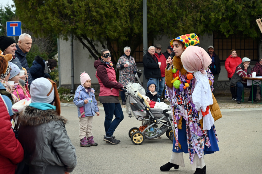 Fergetegesen fantasztikus februári farsang a főtéren