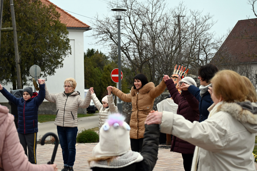 Fergetegesen fantasztikus februári farsang a főtéren