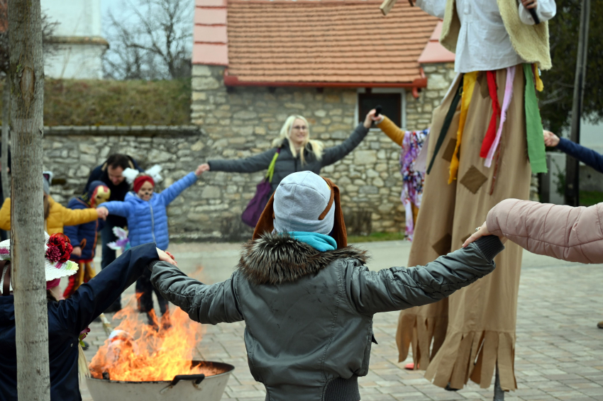 Fergetegesen fantasztikus februári farsang a főtéren