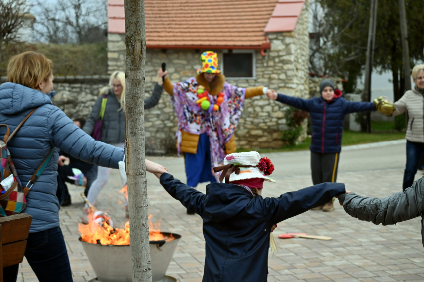 Fergetegesen fantasztikus februári farsang a főtéren