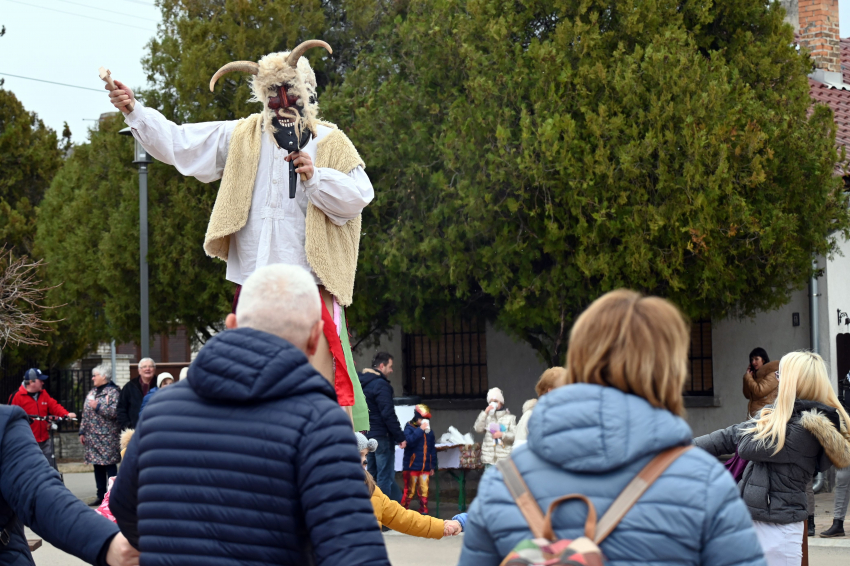 Fergetegesen fantasztikus februári farsang a főtéren