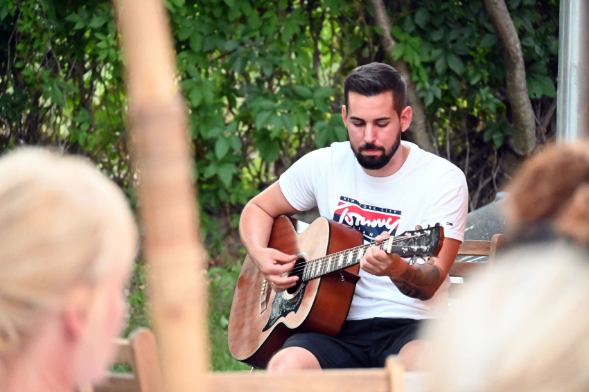 Acoustic Session / Merci & Vili