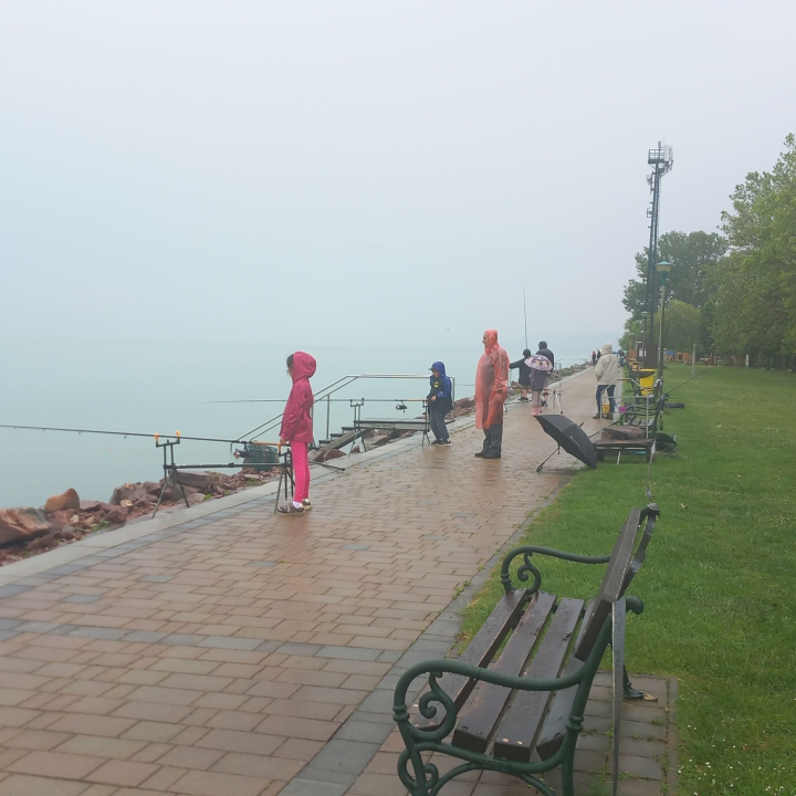 Gyemeknapi horgászverseny és Felhőtánc duó