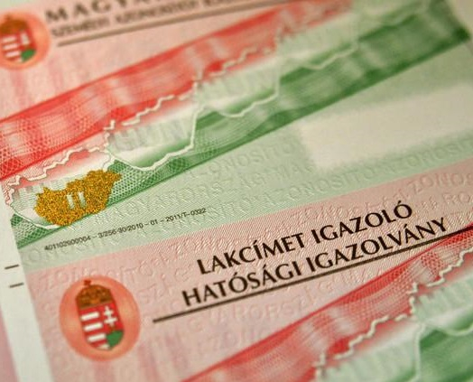 Más nevére kiállított igazolványok voltak a fiatalnál