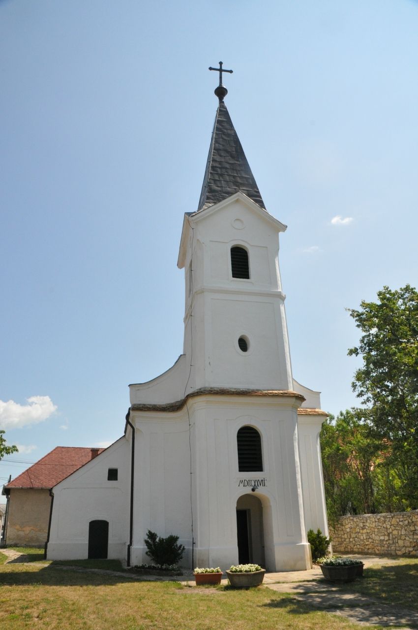 1. ábra 1827-ben a középkori templom alapjaira felépül a templom