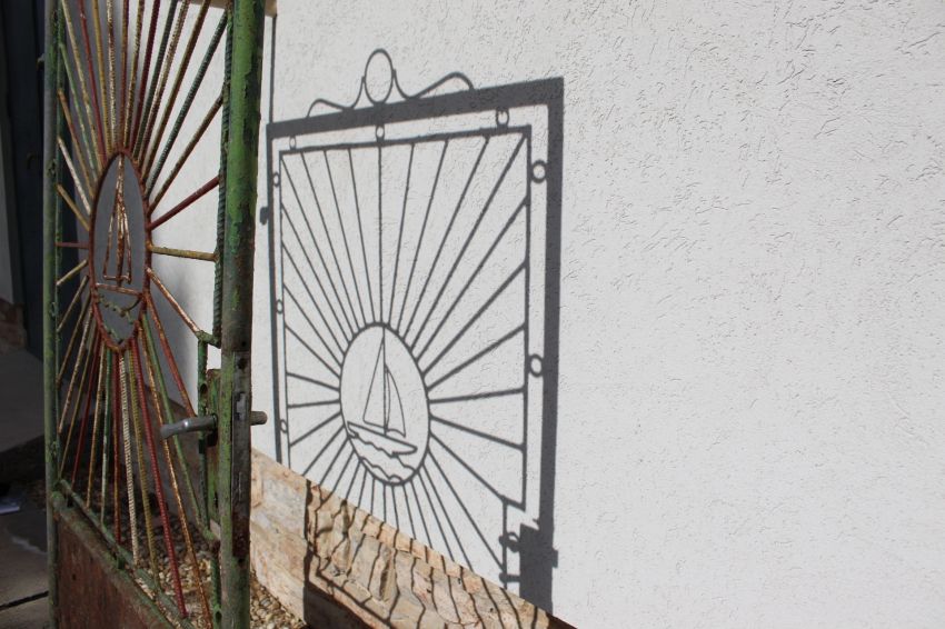 Egy múzeumba mentett nyaralókapu.