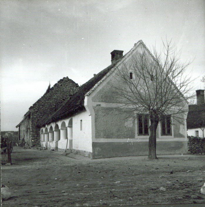 Fénykép a lakóházról. 1930–40-es évek.
