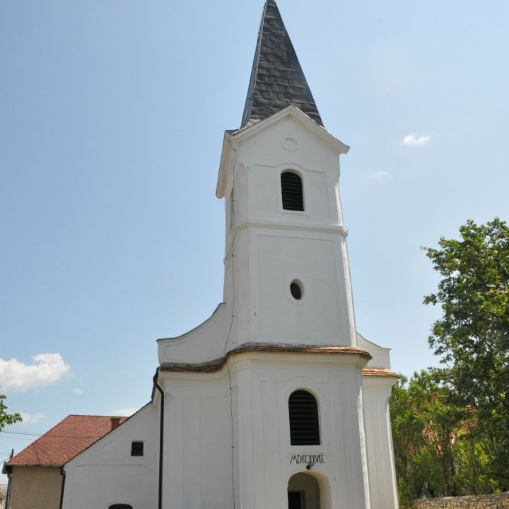 1. ábra 1827-ben a középkori templom alapjaira felépül a templom