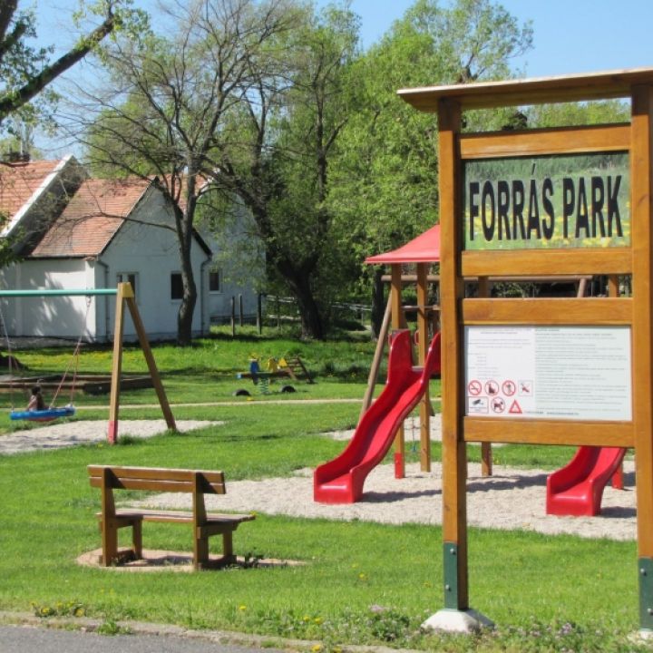 Forrás Park