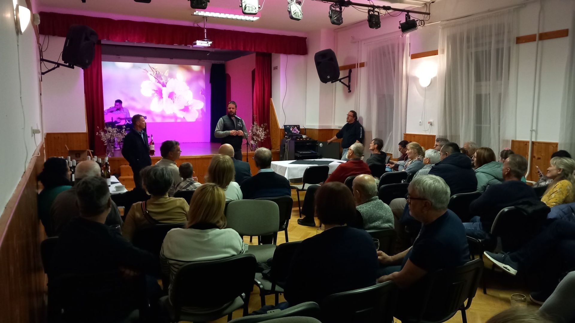 Akali bor napja mandulavirágzáskor I.