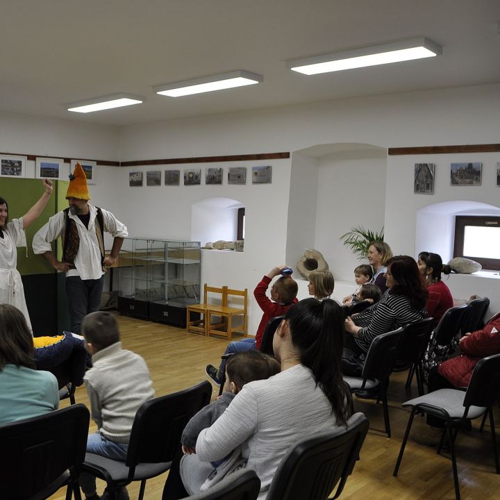 Gyereknapi meseelőadás